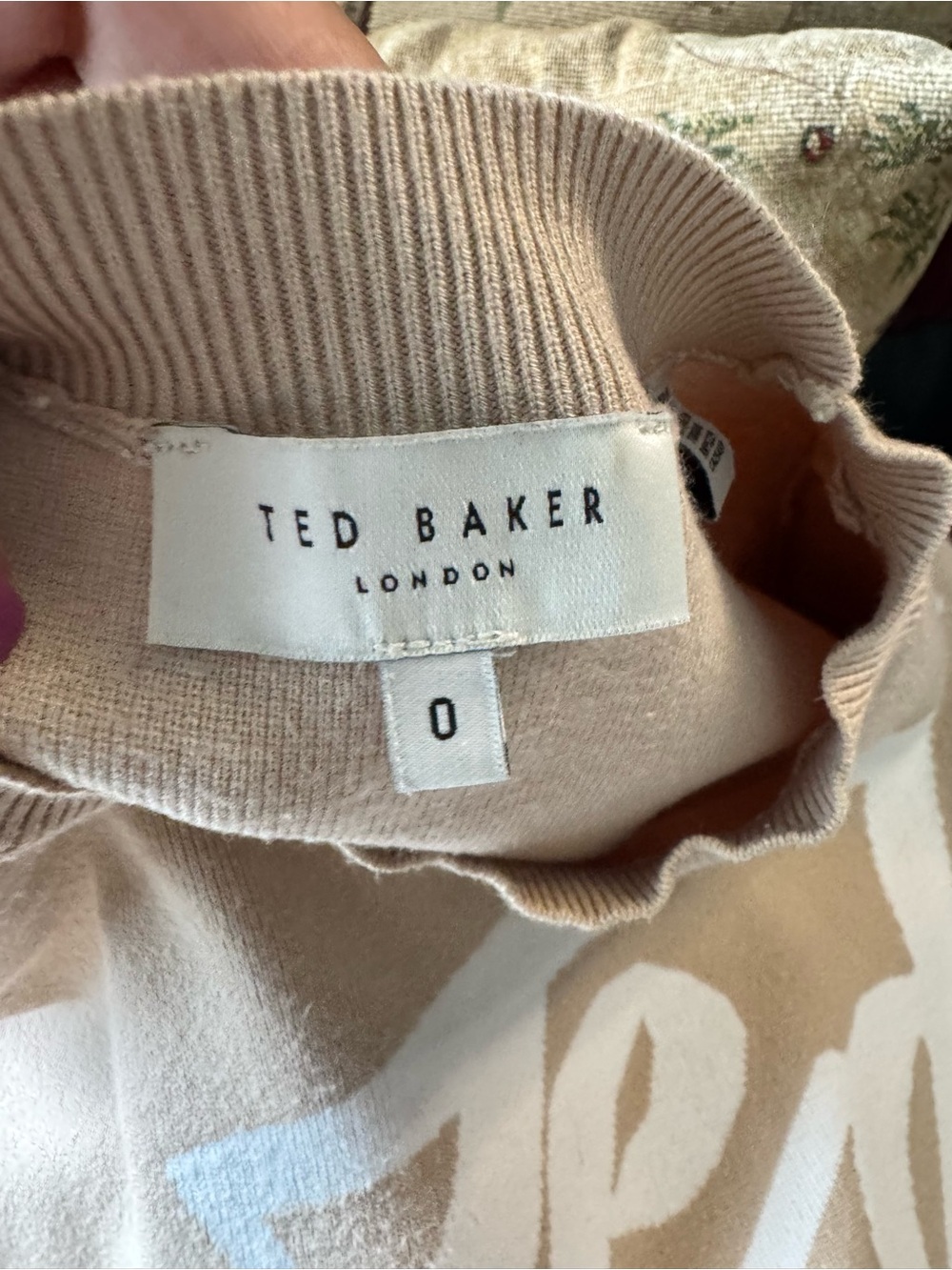 Ted Baker London Beige Logo Knit Sweater Size 0 Oversized Minimalist - Picture 4 of 5